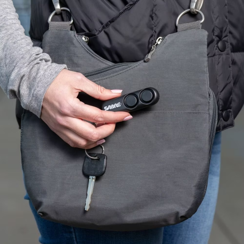 Alarme anti-agression SABRE ultra-puissante 120 dB format compact"