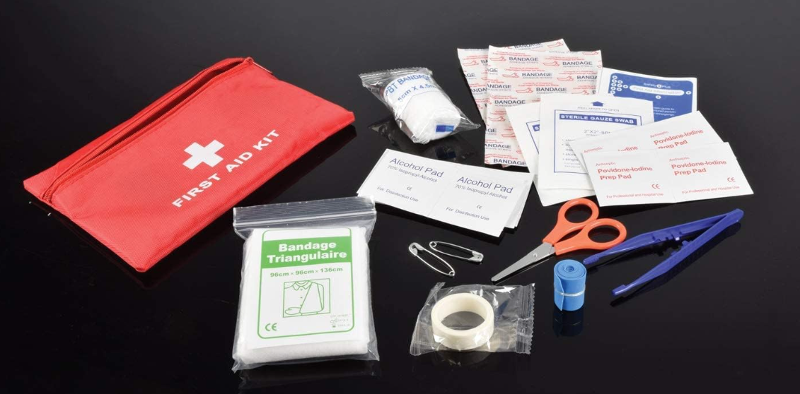 Kit premiers secours portable dans sa pochette de rangement compacte