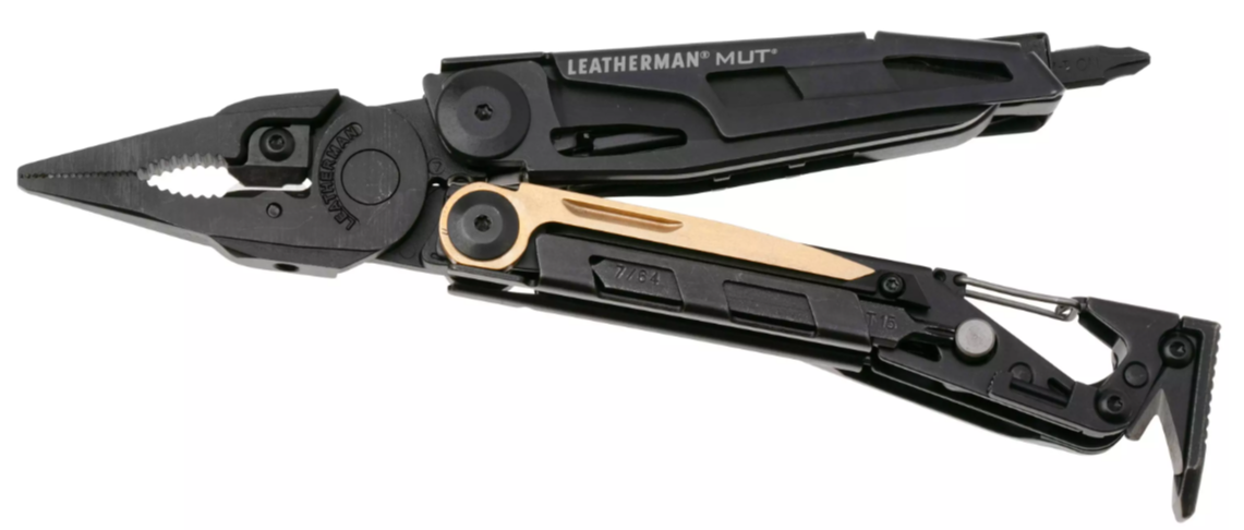 Focus sur la pince et la lame en acier 420HC